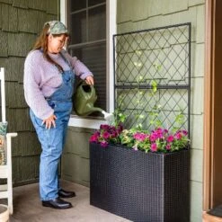 Sunnydaze Decor Sunnydaze 3-Section Wicker Planter Box With Trellis For Indoor Or Outdoor Use - Black -Furniture GUEST 03897e23 9b0a 4fba a39c e135d25f45e9