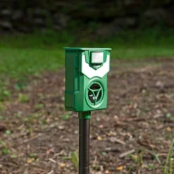 Sunnydaze Decor Sunnydaze Ultrasonic Animal Repeller With Flame Light And Mounting Pole - 19" H